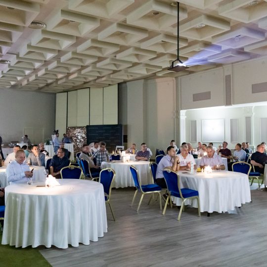https://ageo.ro/biz/wp-content/uploads/2019/07/Catena-25-Ani-Event-115-540x540.jpg